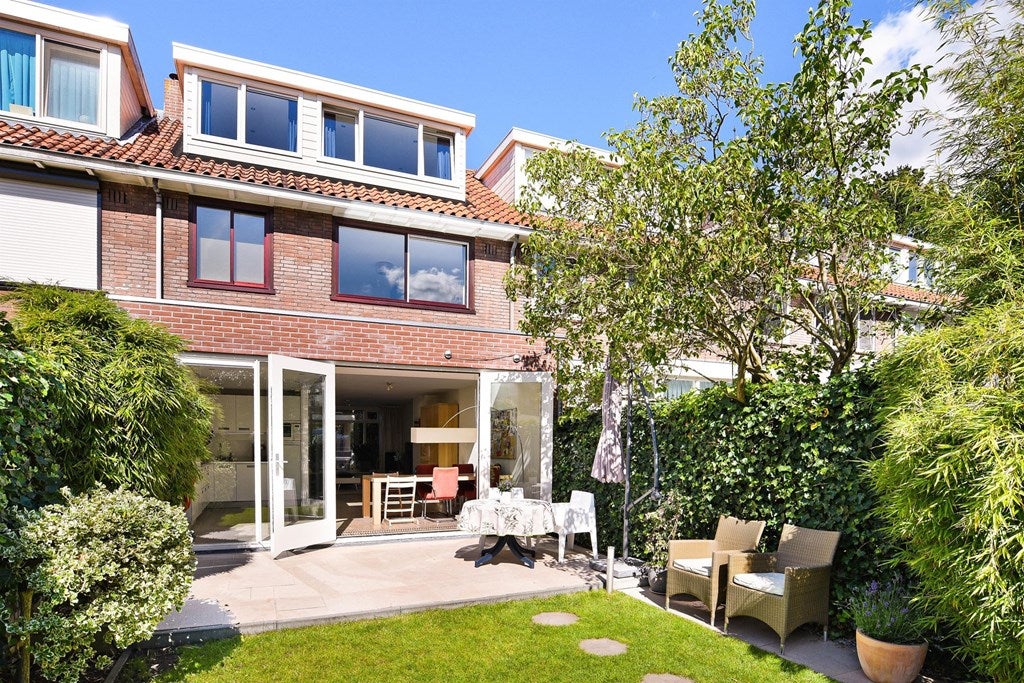 Te huur Huis Jhr.Mr.Dr. H.A. van Karnebeeklaan 24 in Amstelveen