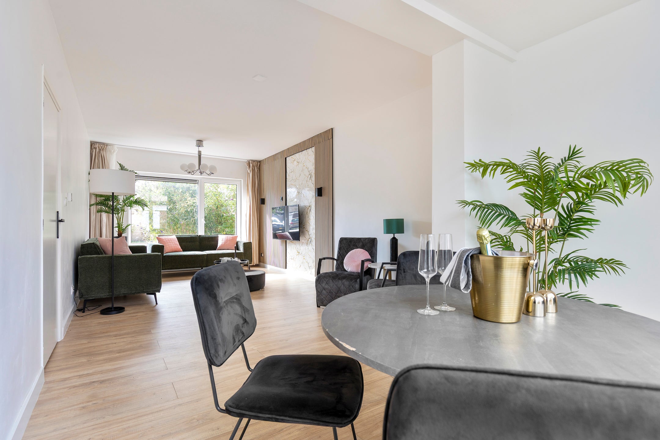 Hoekwoning te koop: Ribesstraat 1, Groningen