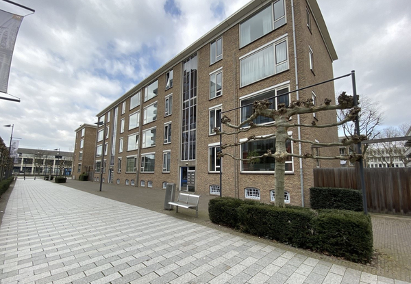 Apartment for rent: Leeghwaterlaan, Den Bosch for €1,250