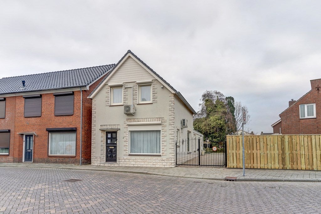 Huis Achterhoeksestraat 2 in Rucphen
