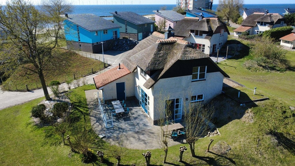 Huis De Bollen 6 in Makkum