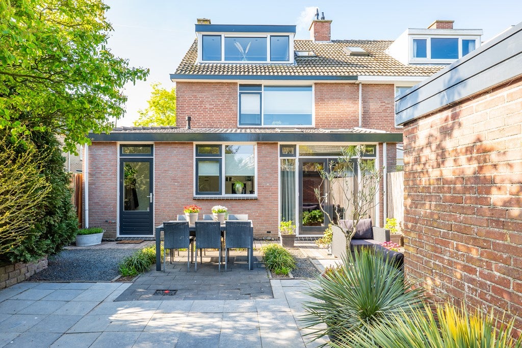 Huis Vincent van Goghstraat 20 in Lisse