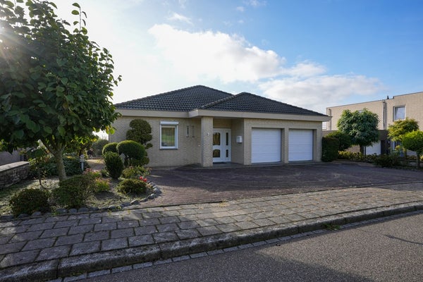 Huis te koop Krijgersberglaan 31 in Landgraaf voor € 650.000