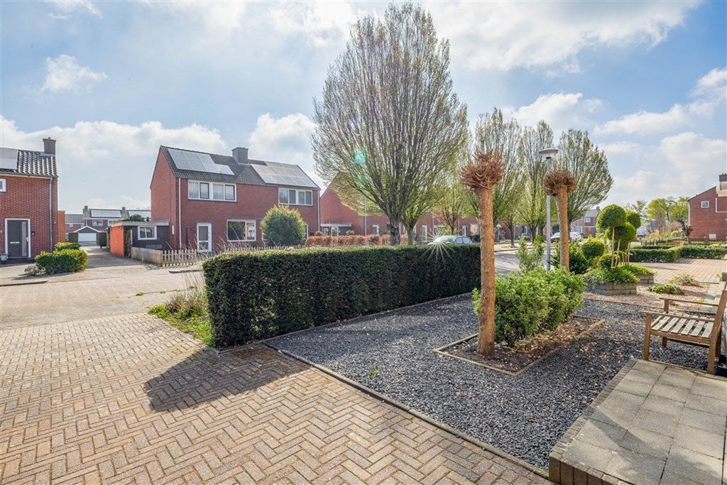 Twee-onder-één-kap te koop: Burgemeester Venemastraat 14, Muntendam