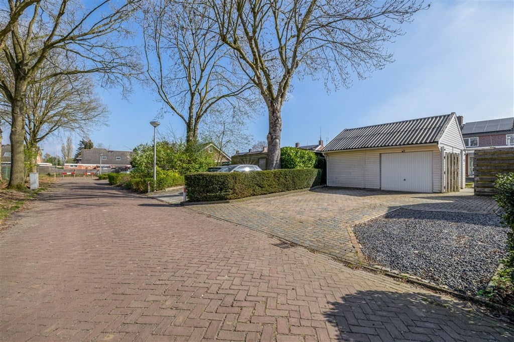 Twee-onder-één-kap te koop: Burgemeester Venemastraat 14, Muntendam