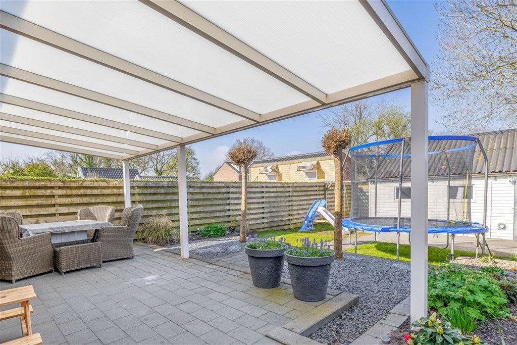 Twee-onder-één-kap te koop: Burgemeester Venemastraat 14, Muntendam