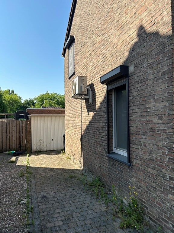 Twee-onder-één-kap te koop: Georg Ohmstraat 16, Hoensbroek
