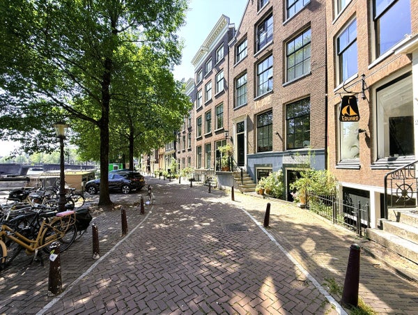 Flat Kromme Waal in Amsterdam