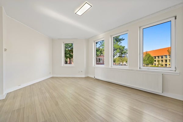 Tienhovenselaan 4 in Den Haag