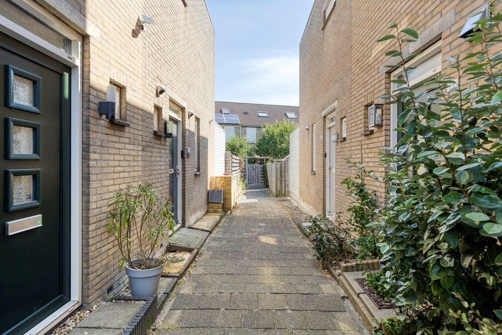 Tussenwoning te koop: Stoelenmatterhof 15, Schiedam