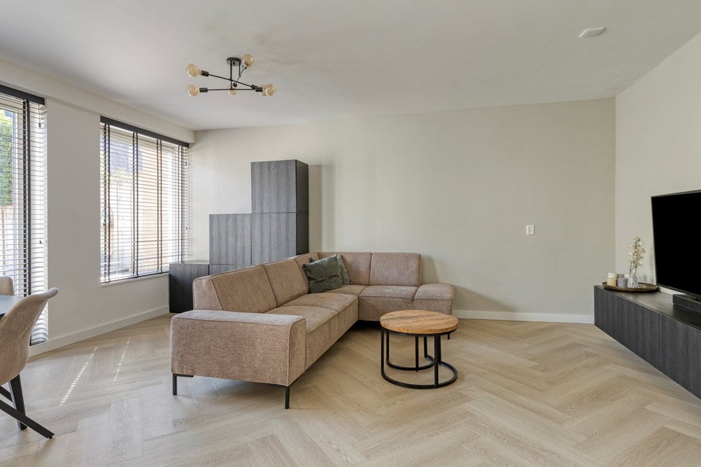 Tussenwoning te koop: Stoelenmatterhof 15, Schiedam