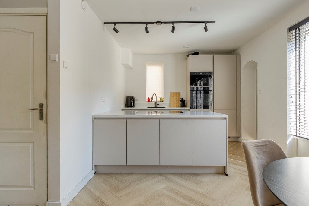 Tussenwoning te koop: Stoelenmatterhof 15, Schiedam