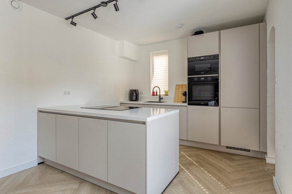Tussenwoning te koop: Stoelenmatterhof 15, Schiedam
