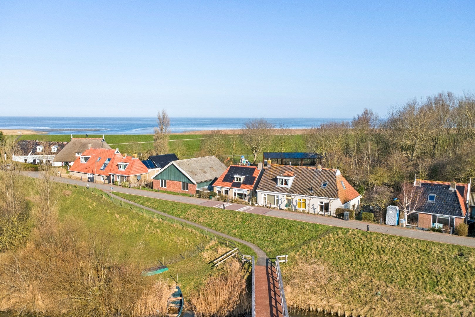 Huis Nieuwebildtdijk 420 in St.-Jacobiparochie