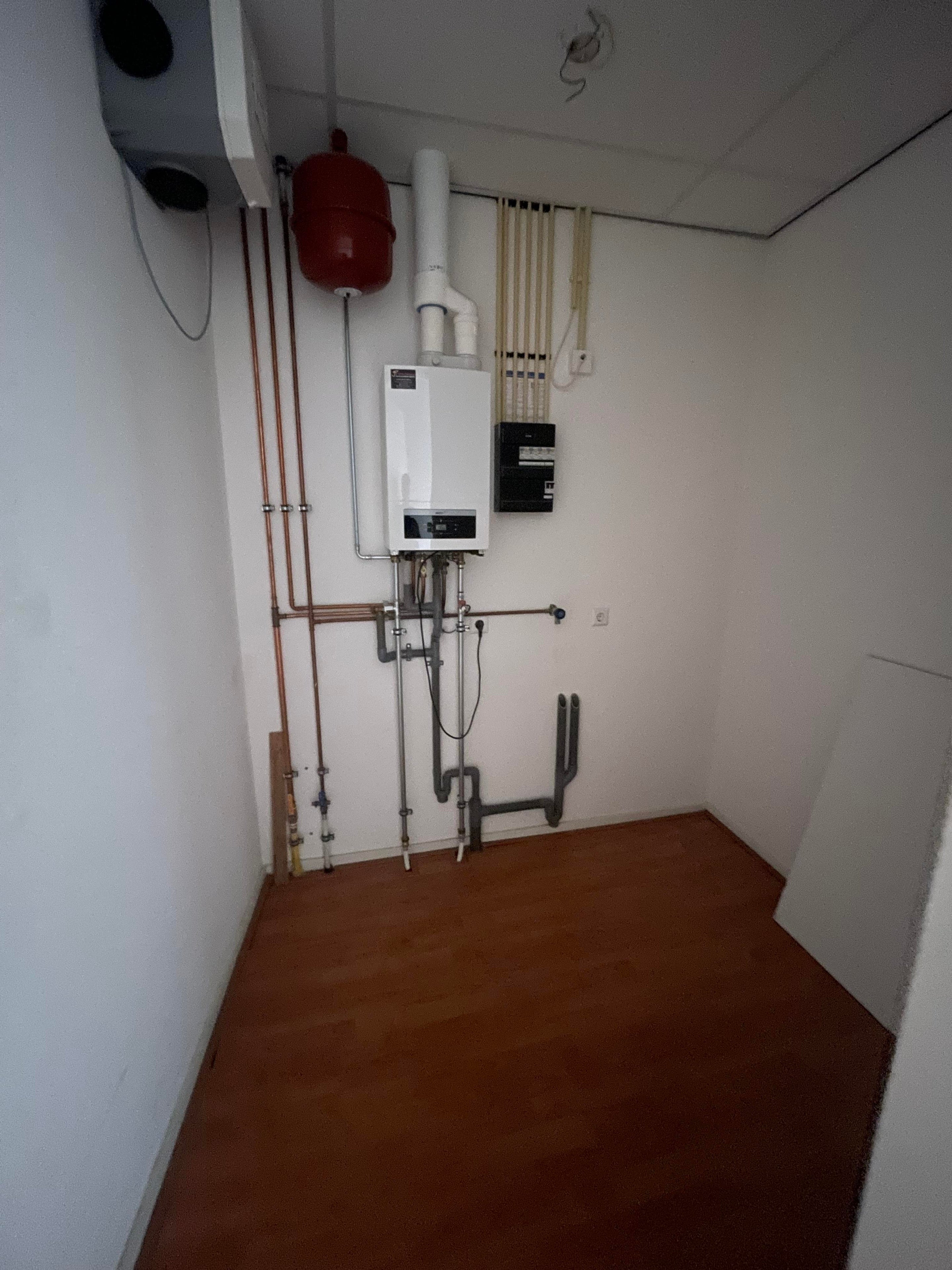 Studio te huur: Vredeman de Vriesstraat 16D, Leeuwarden