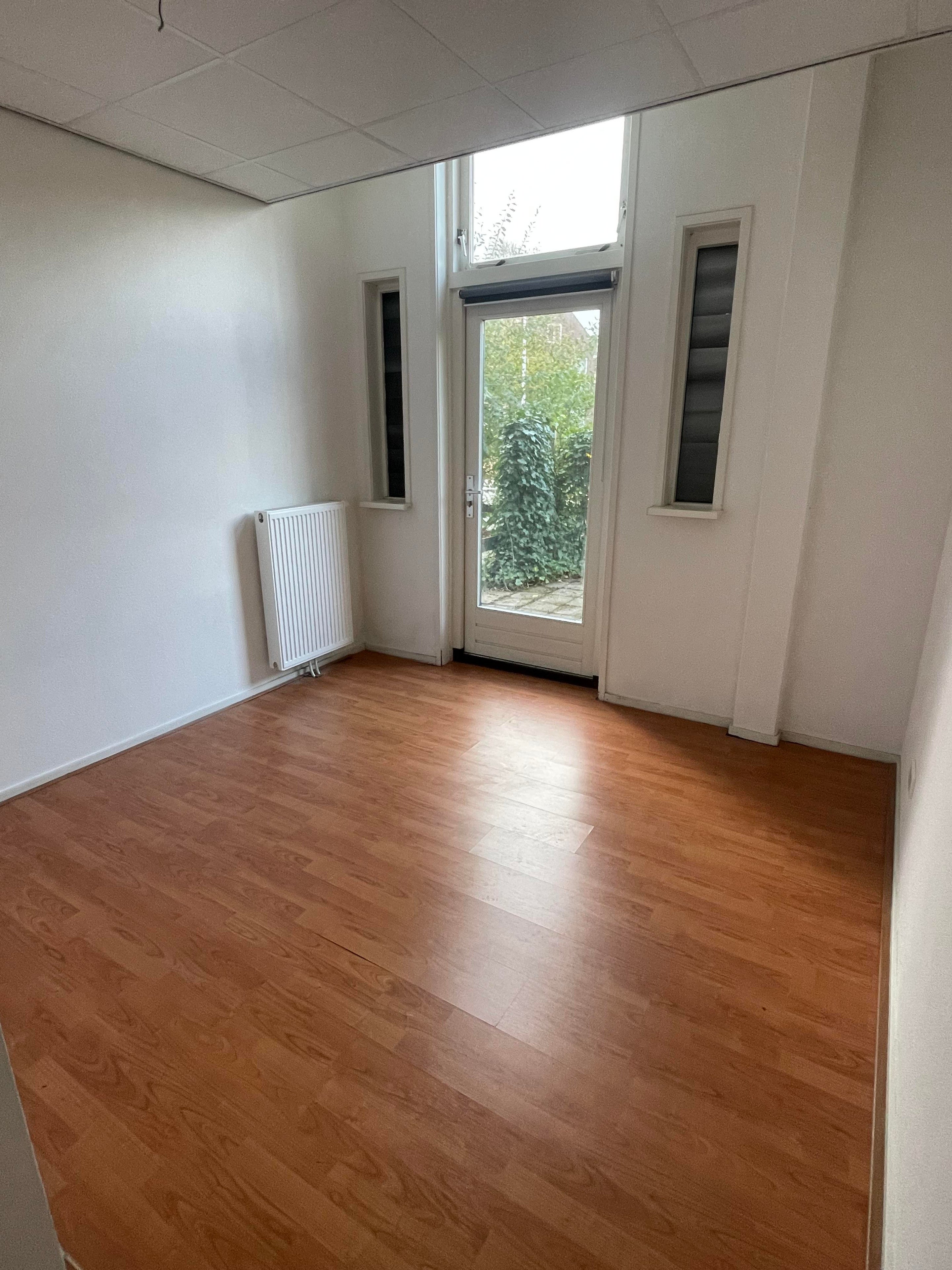 Studio te huur: Vredeman de Vriesstraat 16D, Leeuwarden