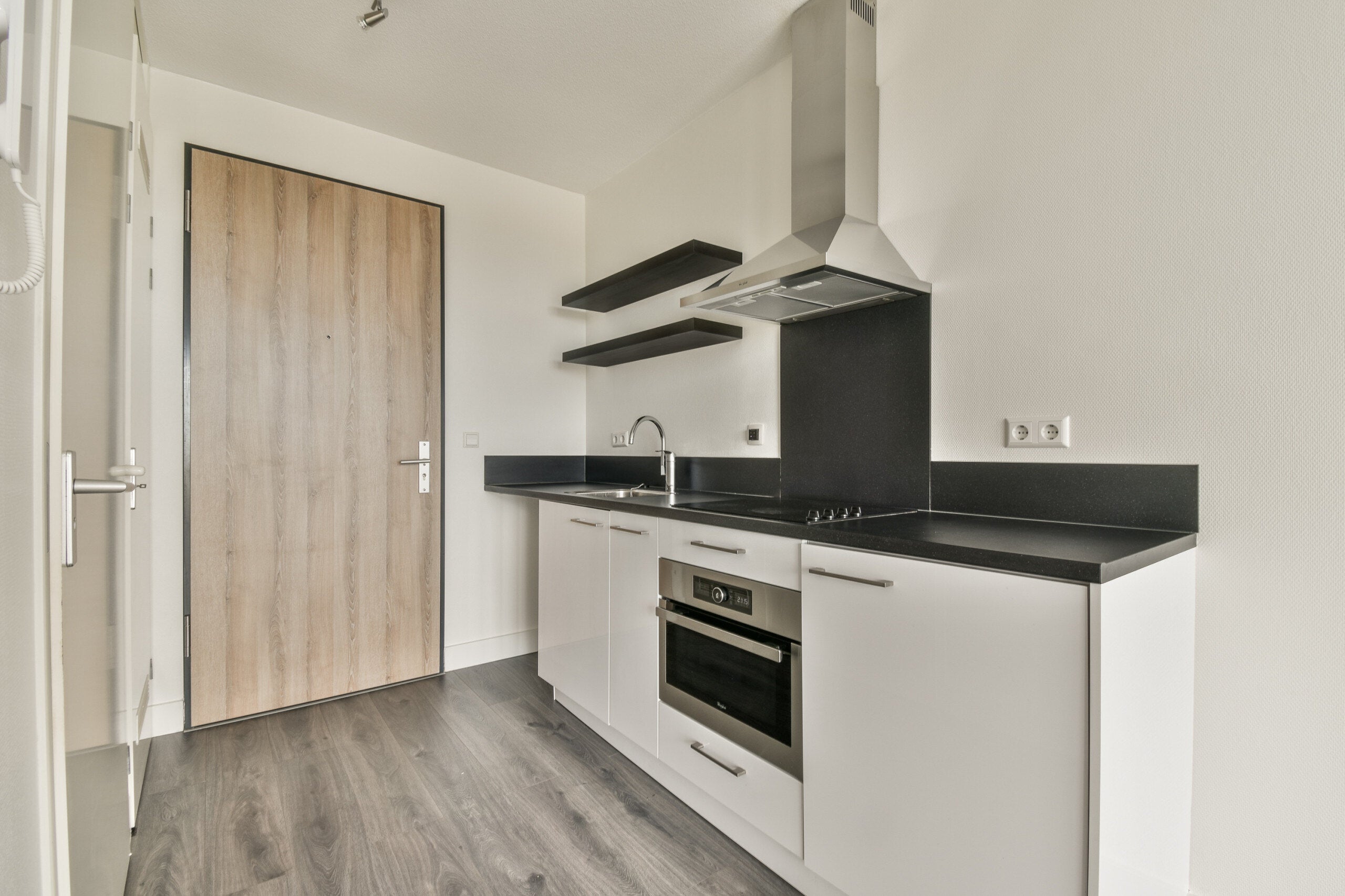 Studio te huur: Waldorpstraat 1010, 'S-Gravenhage