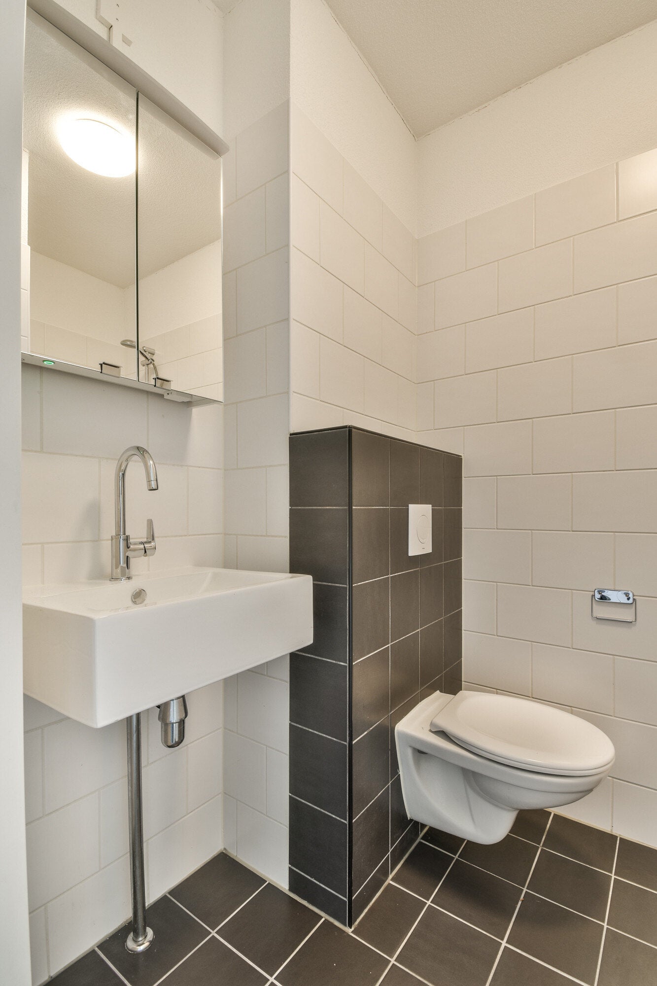 Studio te huur: Waldorpstraat 1010, 'S-Gravenhage