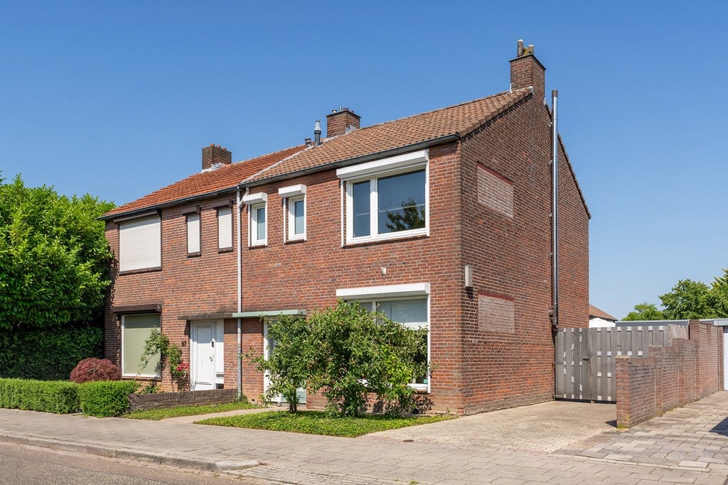 Huis Mgr. Feronlaan 69 in Hoensbroek