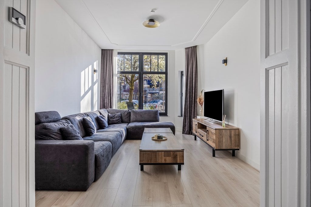Flat Ampèrestraat 4