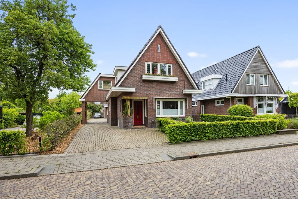 Huis Doarpsstrjitte 52 in Surhuizum