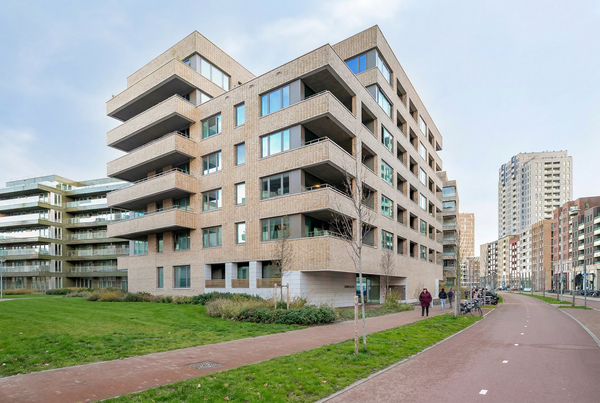 Flat Elzenhagensingel in Amsterdam