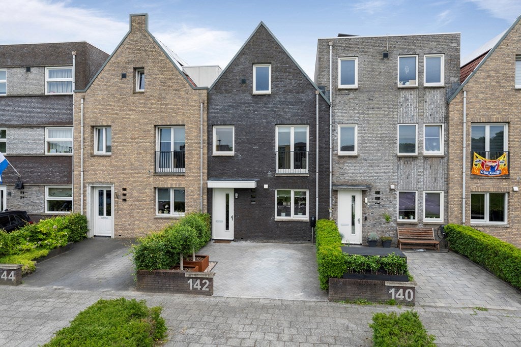 Huis Leurse Dijk 142 in Etten-Leur