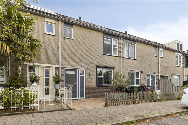 Huis Dom Helder Camarastraat 10 in Purmerend
