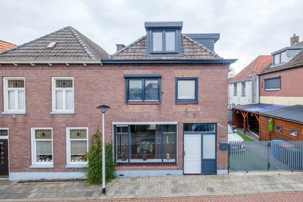 Huis Burg ten Veldestr 105 in Genemuiden