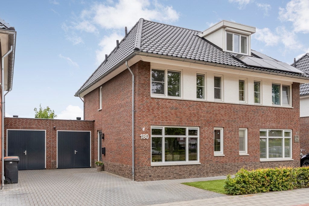 Huis Moonenlaan 180 in Hardenberg