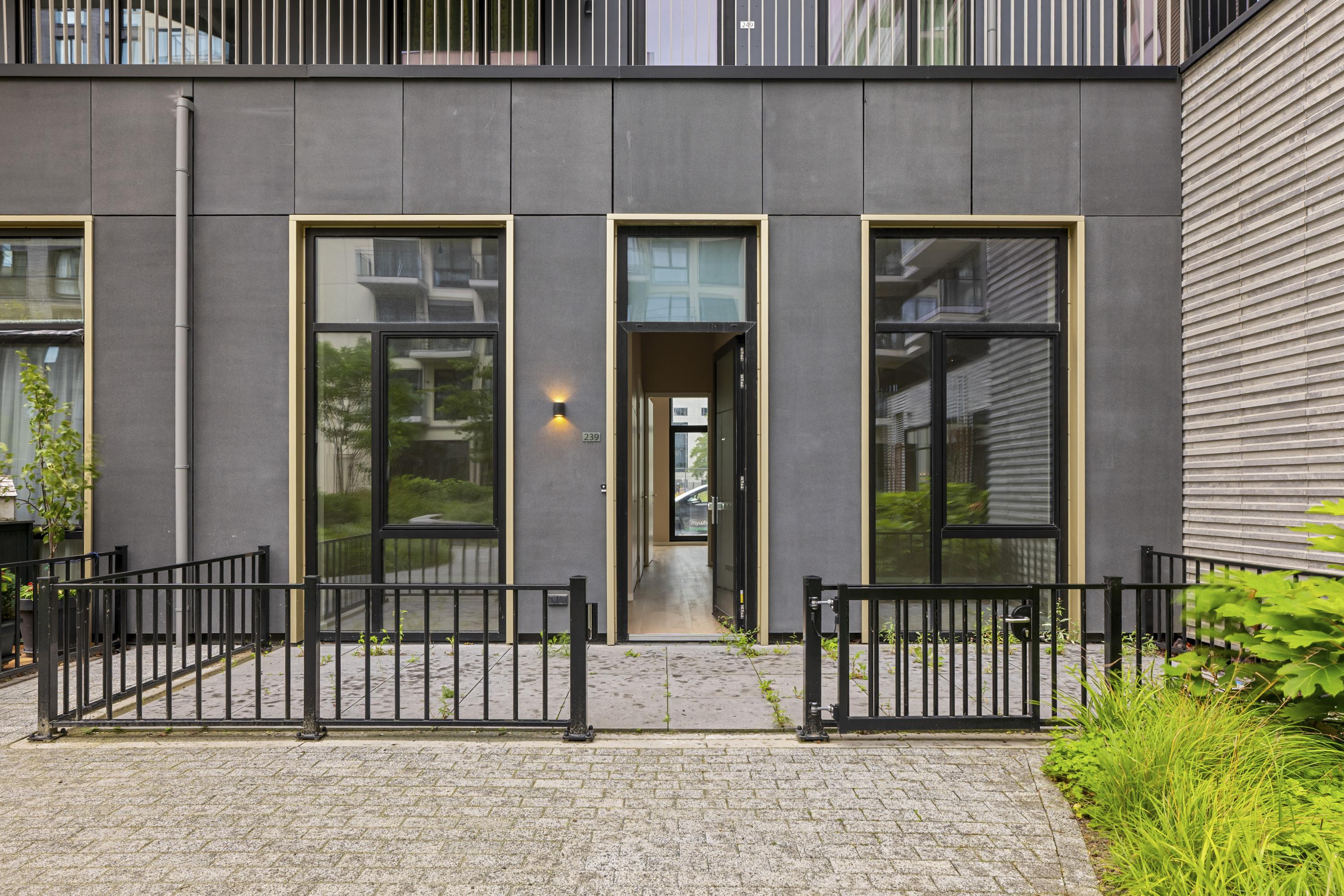 Appartement te huur: Mies Van Der Rohestraat 239, Hoofddorp