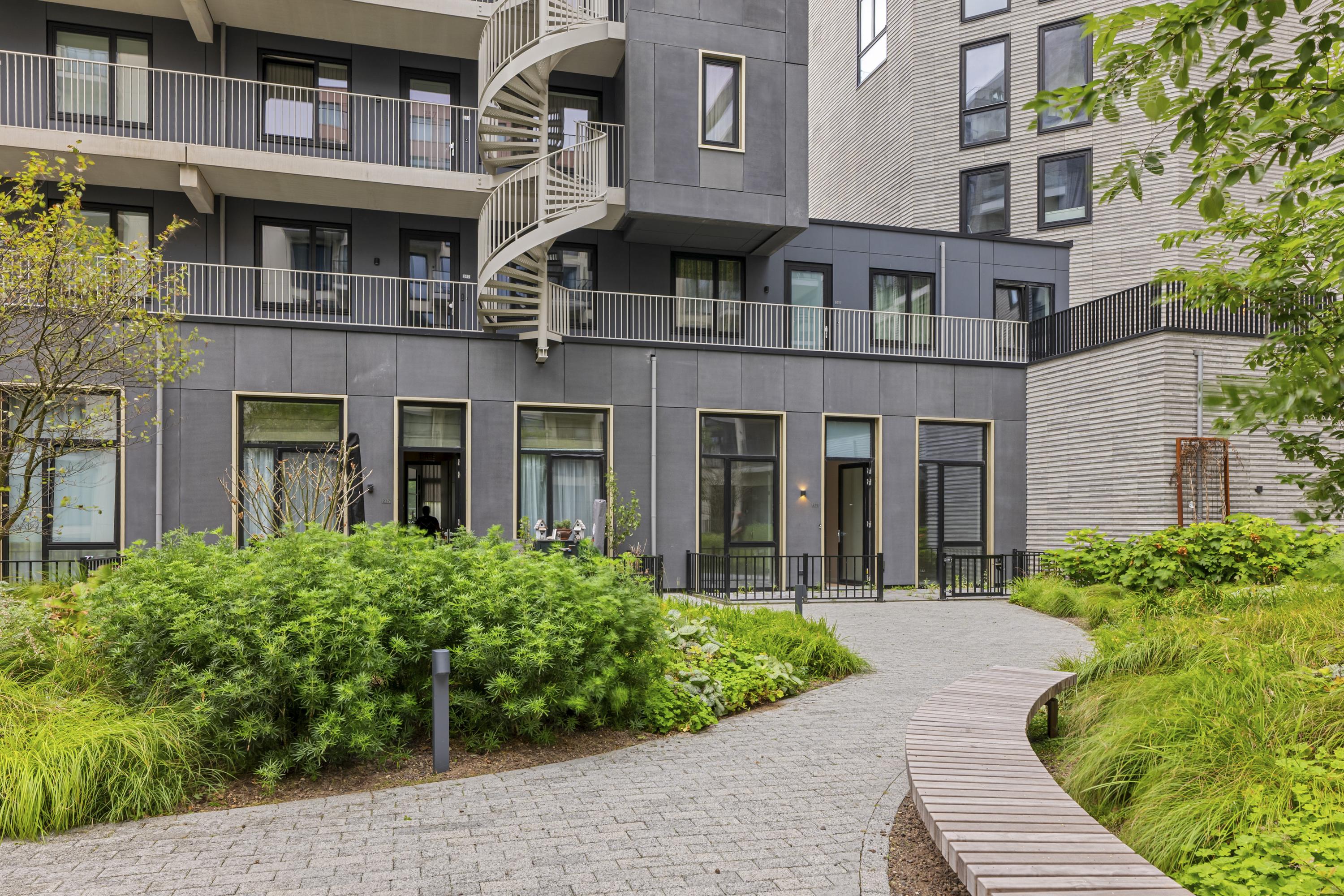 Appartement te huur: Mies Van Der Rohestraat 239, Hoofddorp