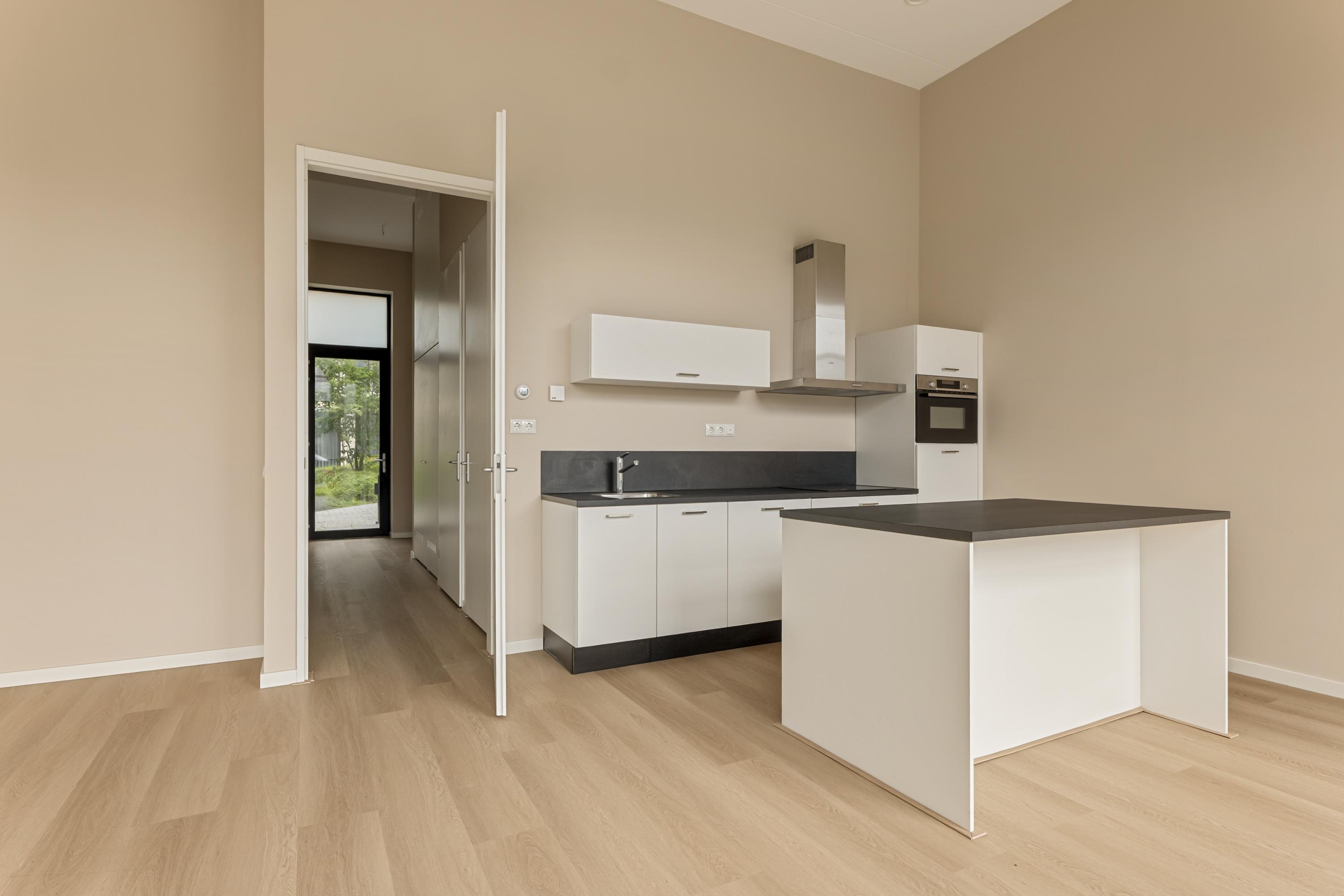 Appartement te huur: Mies Van Der Rohestraat 239, Hoofddorp