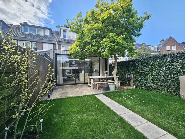 Huis Bloemendaalsestraatweg 42 in Santpoort-Zuid