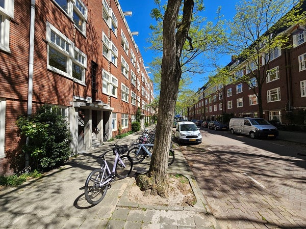 Flat Roerstraat in Amsterdam