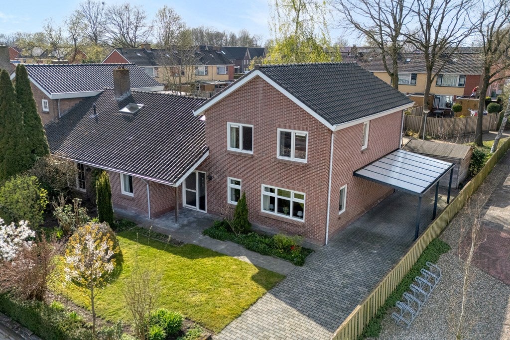 Huis Middenraai 77 a in Nieuweroord