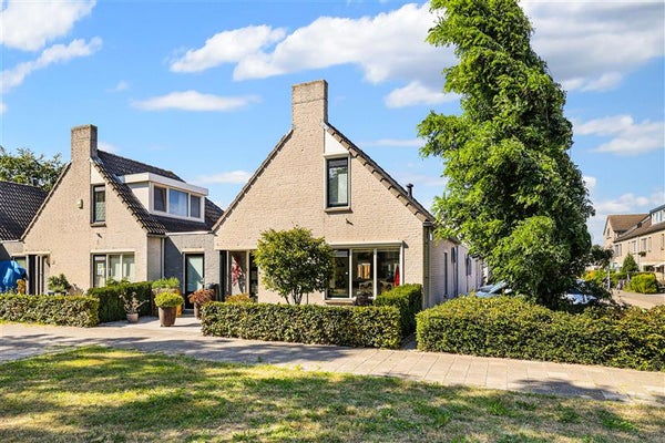 Koopwoningen Bloemenbuurt te Almere – Huis te koop in Bloemenbuurt te