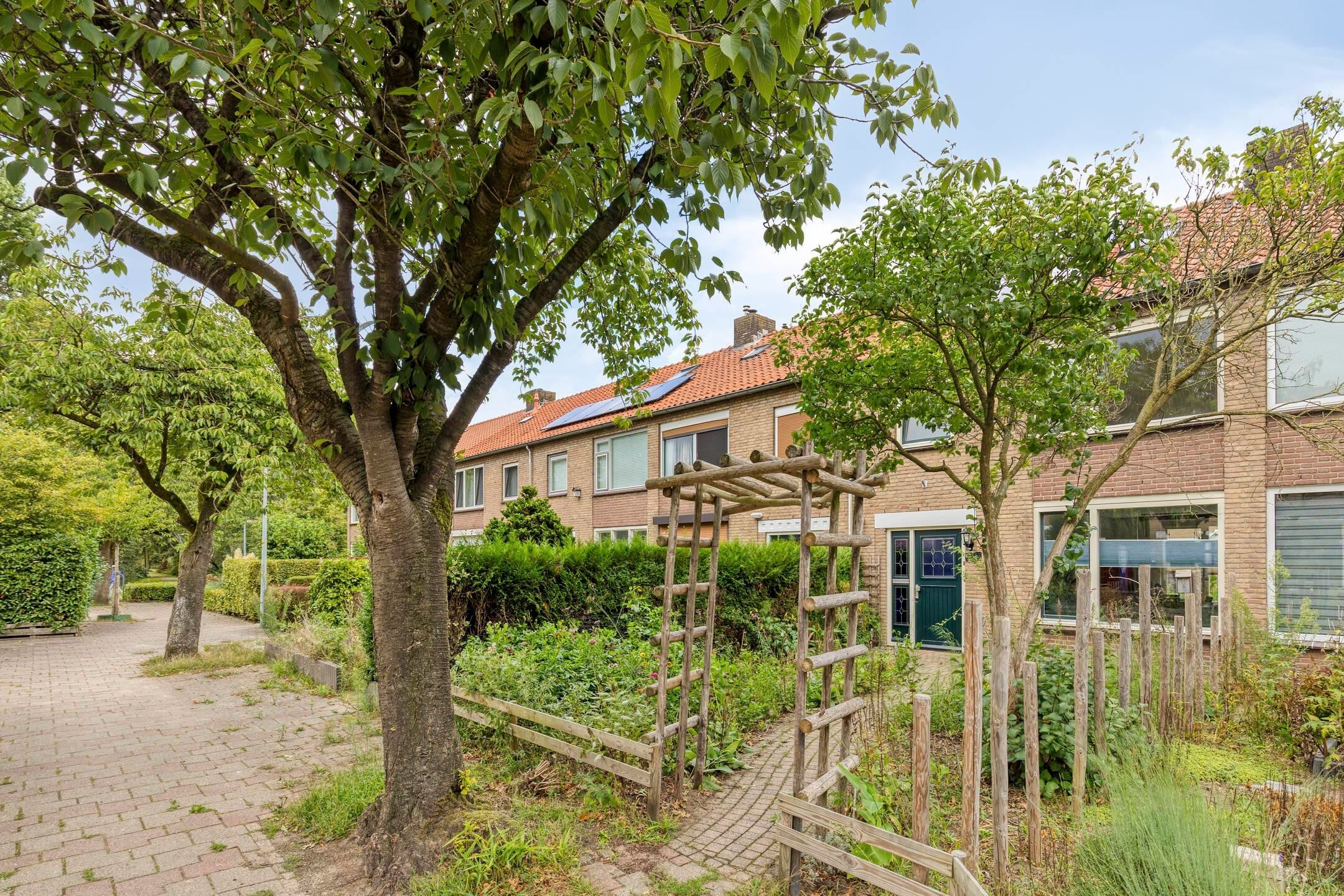 Tussenwoning te koop: Zwanensingel 63, Wijchen