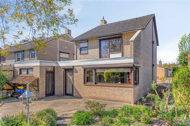 Huis Hazelaarstraat 6 in Ell