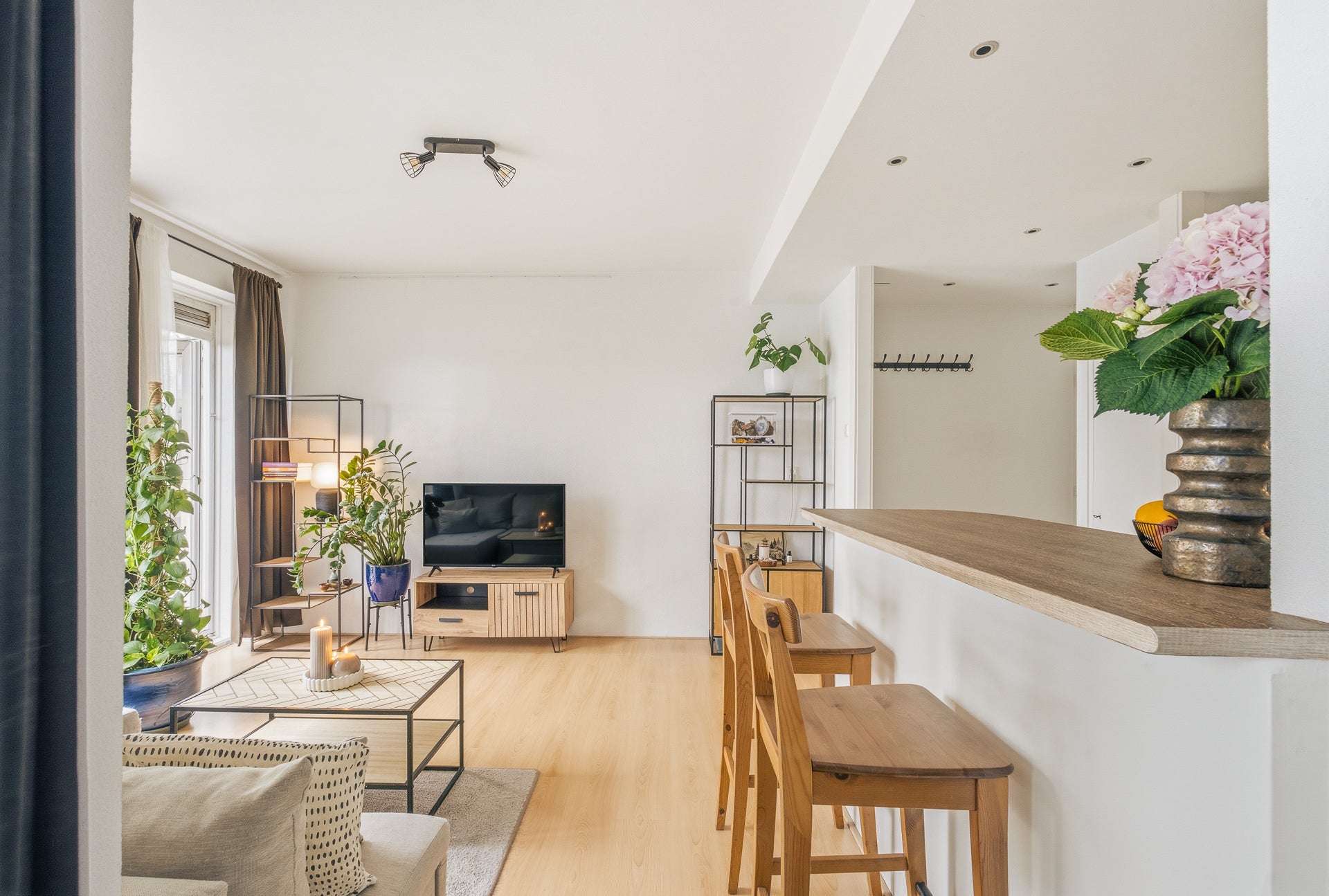 Studio te koop: Van Nijenrodeweg 200, Amsterdam