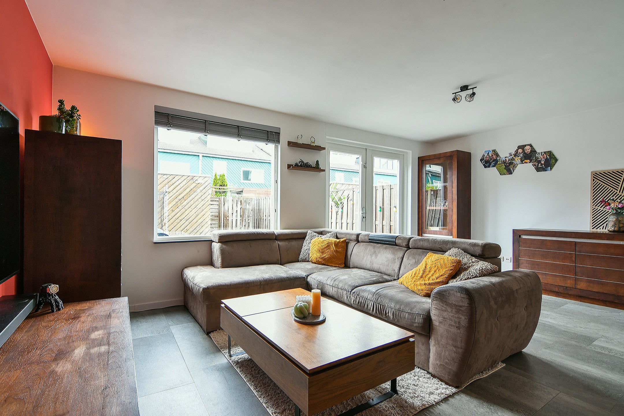 Tussenwoning te koop: Frederiksveld 35, Nieuw-Vennep
