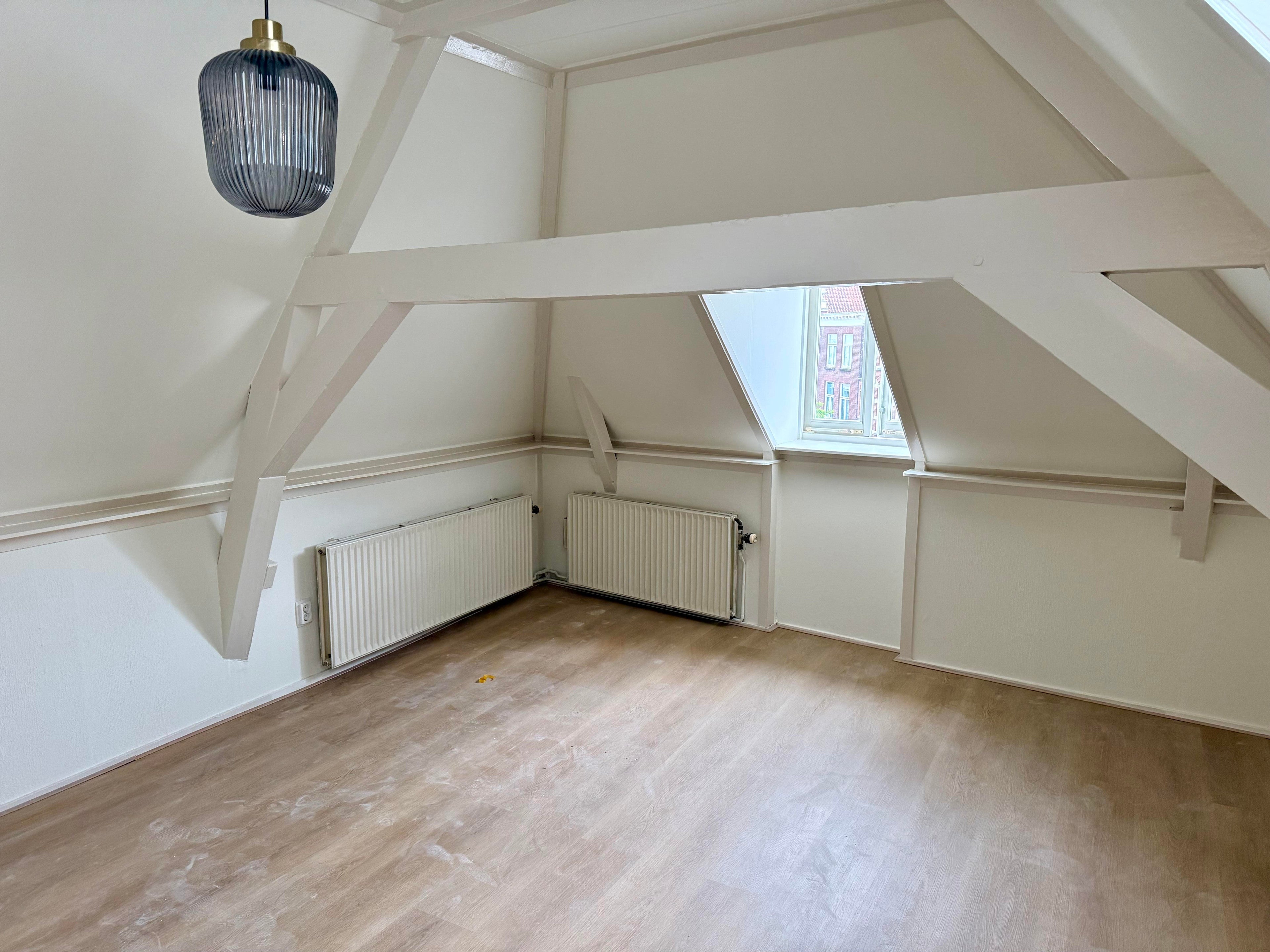 Flat Voorstraat 10 3