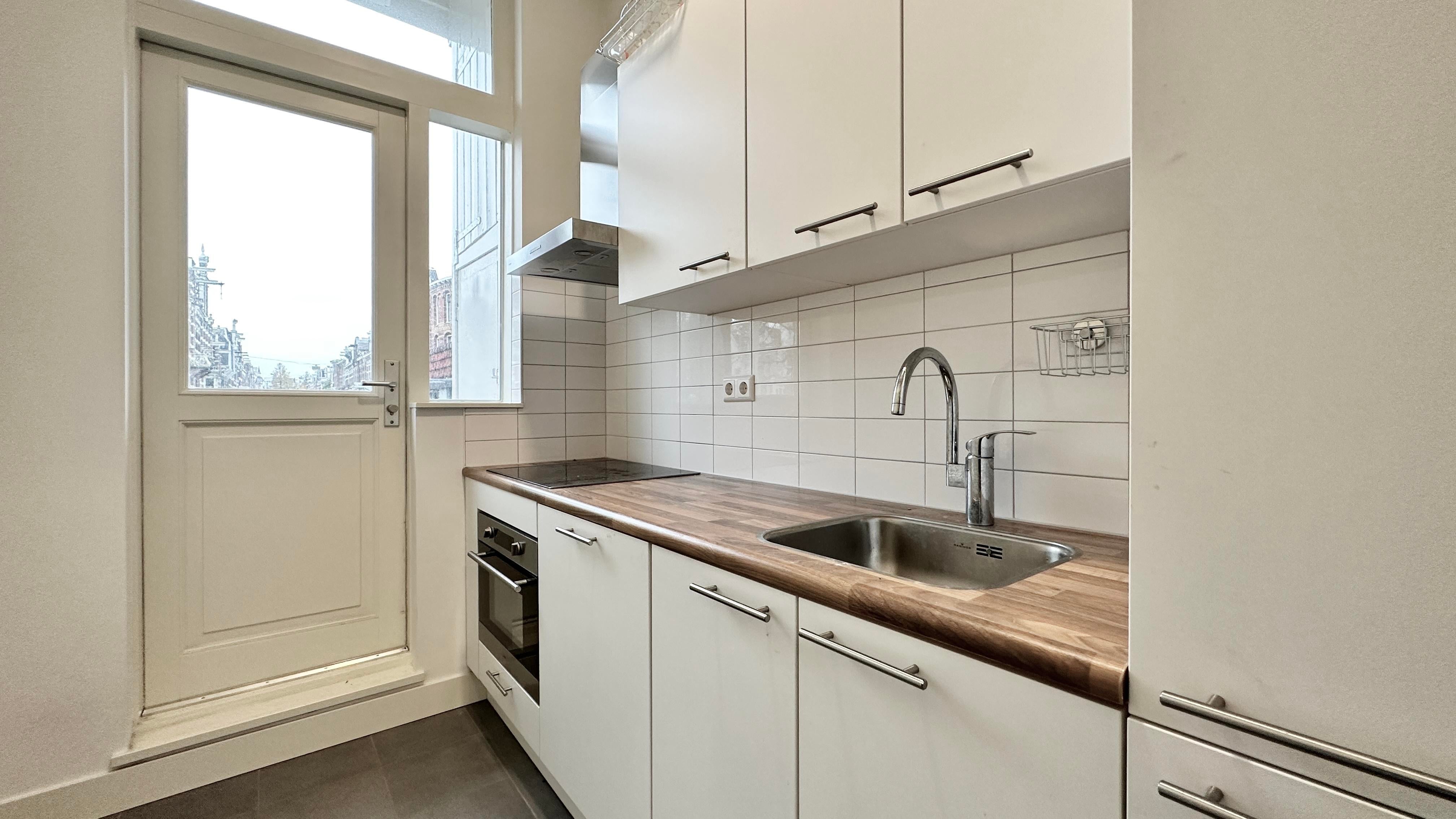 Woning te huur: Van Baerlestraat, Amsterdam