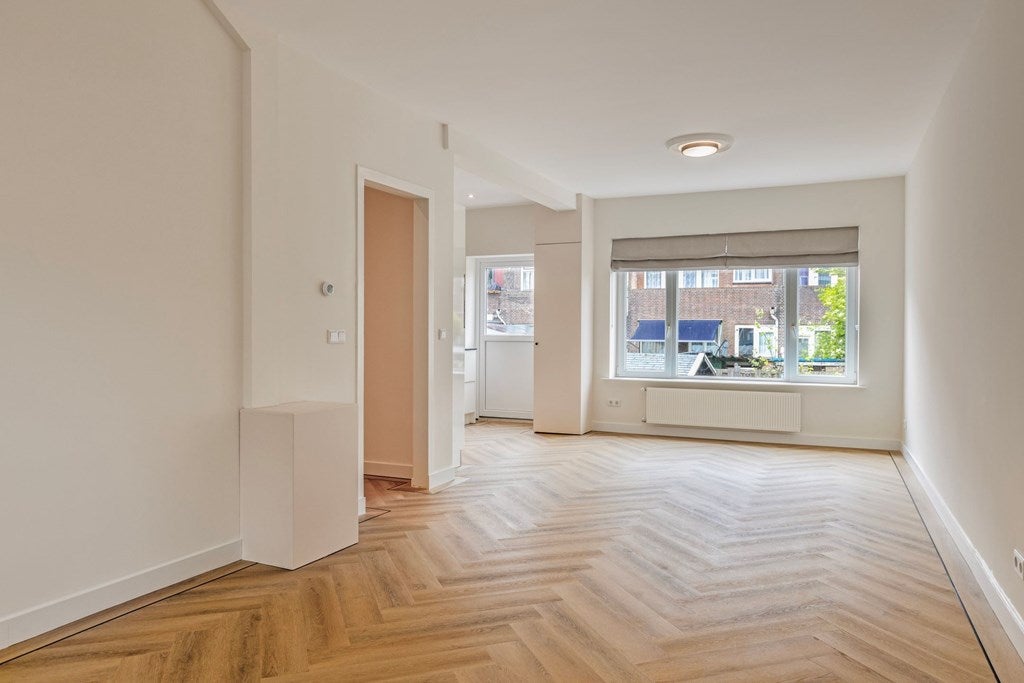 Flat Zestienhovensekade 47