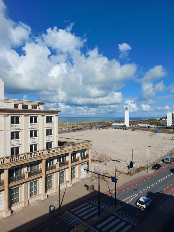 Flat Parallel Boulevard in Noordwijk