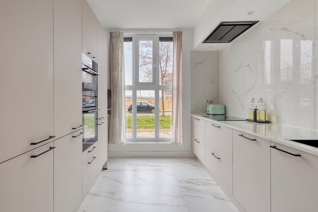 Tussenwoning te koop: Arinnastraat 19D, Almere