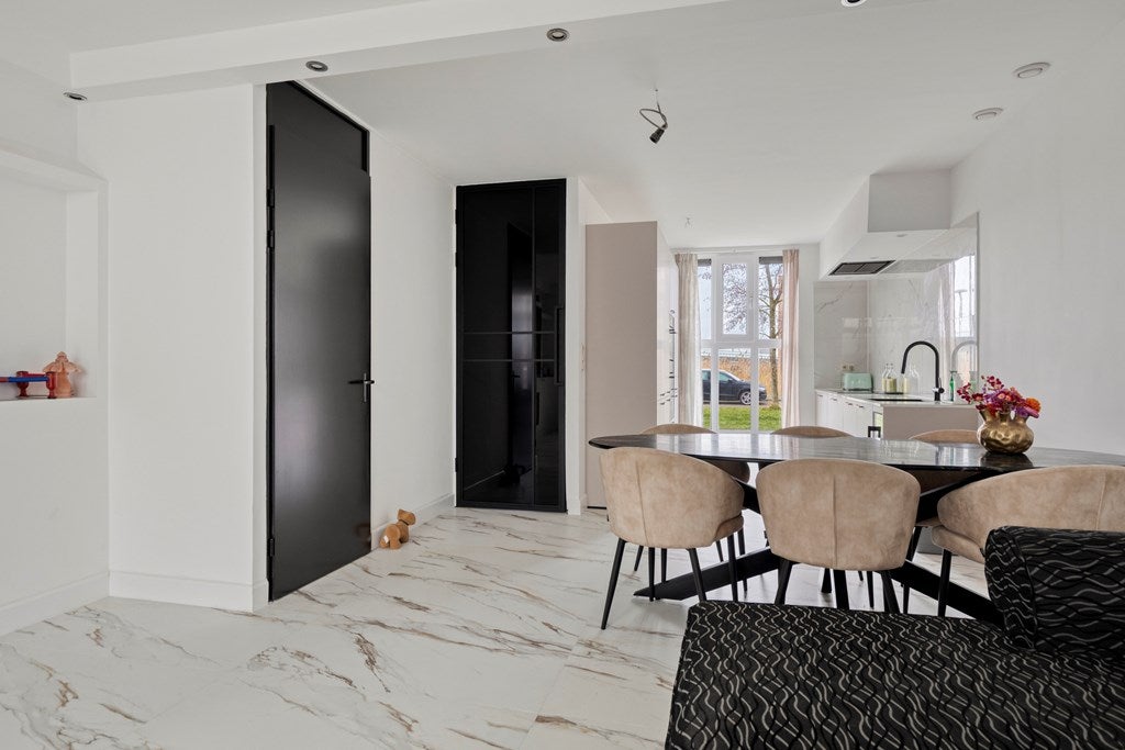 Tussenwoning te koop: Arinnastraat 19D, Almere