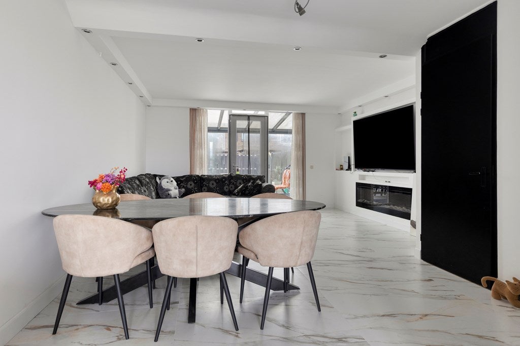 Tussenwoning te koop: Arinnastraat 19D, Almere