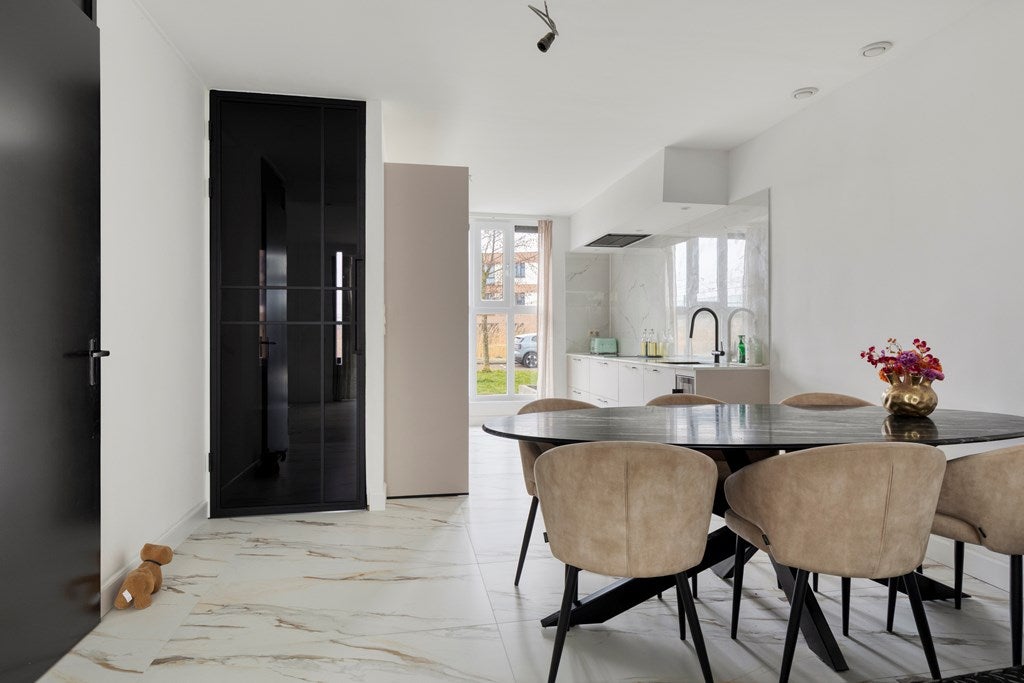 Tussenwoning te koop: Arinnastraat 19D, Almere
