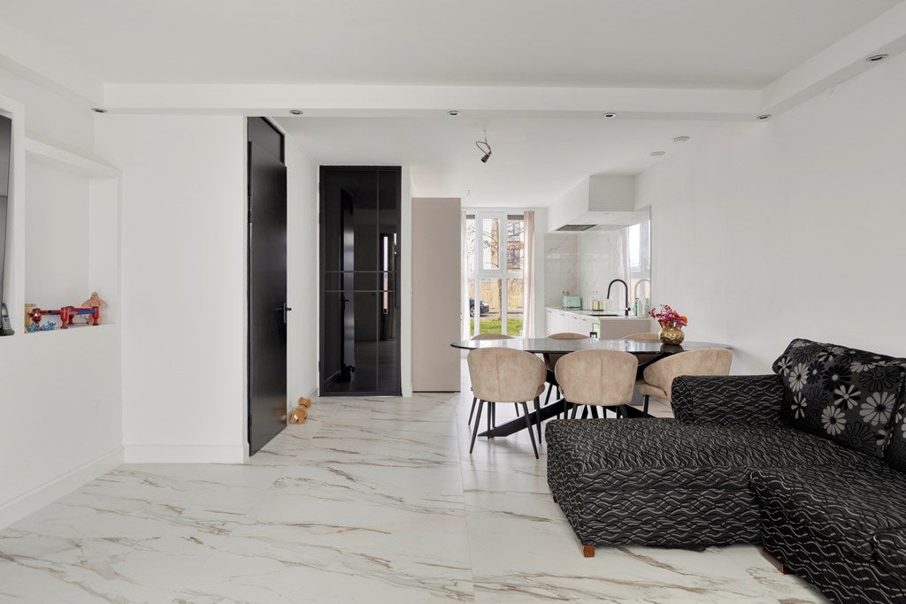Tussenwoning te koop: Arinnastraat 19D, Almere